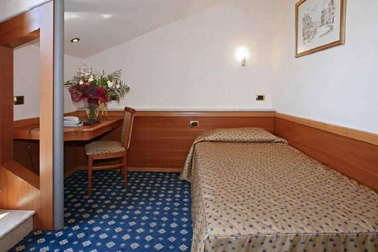 Quality Hotel Nova Domus Рим Экстерьер фото